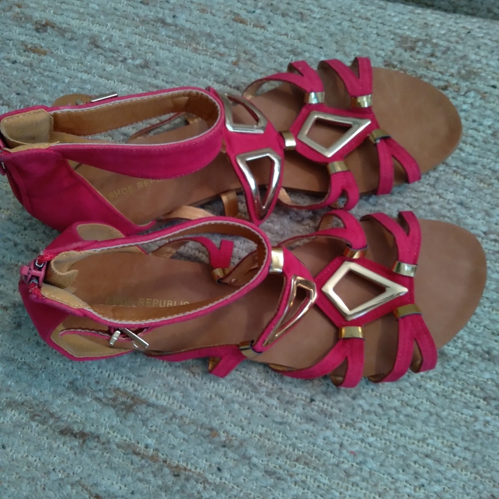 Hot pink diamond cut metal sandals.